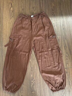 loose cargo pants